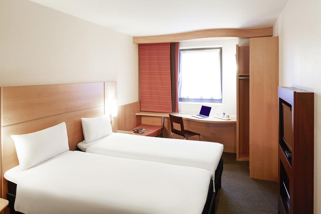 Ibis Chesterfield North - Barlborough Экстерьер фото