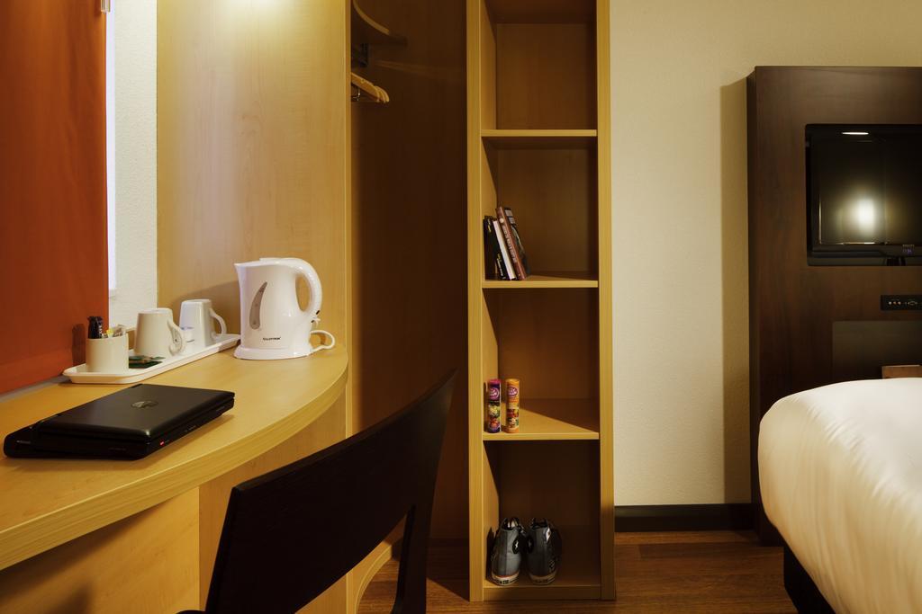 Ibis Chesterfield North - Barlborough Экстерьер фото